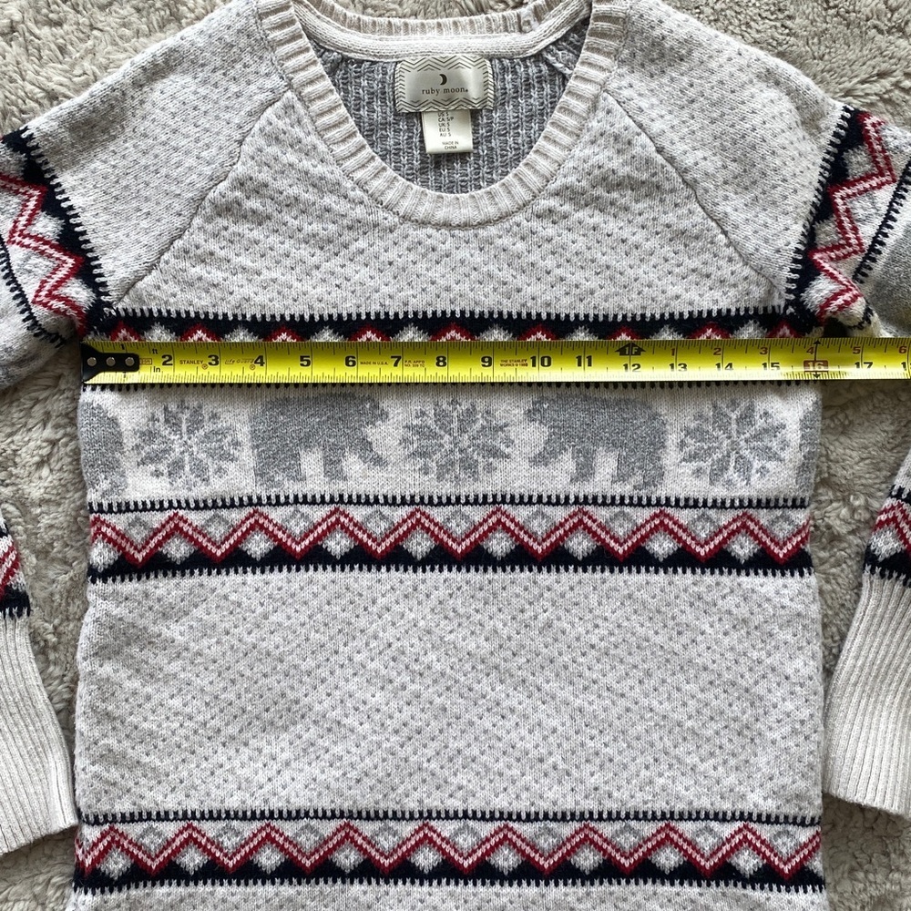 Festive Holiday Fair Isle Sweater with Polar Bears and Snowflakes Juniors Small - Picture 4 of 7